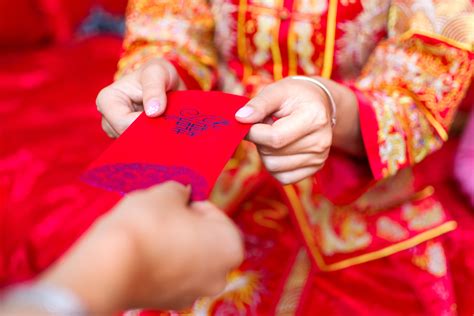 chinese wedding envelope|chinese wedding gift giving tradition.